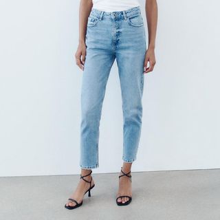 Zara Mom Fit High Waist Jeans on a model teamed with black strappy sandals 