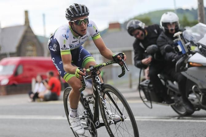 Simon Yates , Orica-GreenEDGE working hard to catch the two leaders.