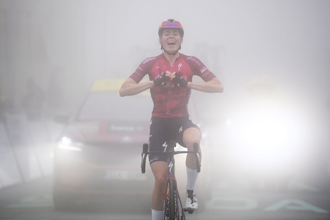 Demi Vollering at the summit of the col du tourmalet 