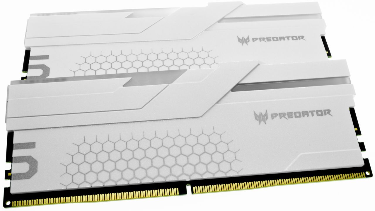 Predator Hermes RGB DDR5-6800 C32