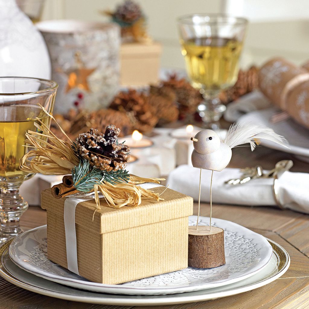 Christmas table decoration ideas for magical mealtimes and showstopping