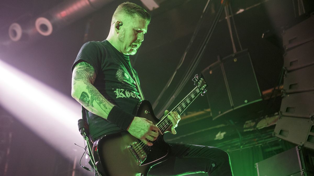 Bill Kelliher performing live with Mastodon