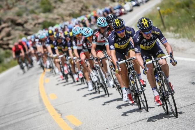 Saxo-Tinkoff gets on the front to try to gain time on the break.