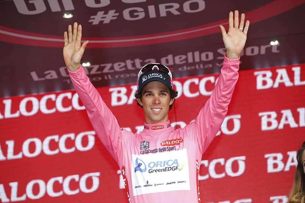 Michael Matthews (Orica-GreenEdge) wears the pink leader's jersey