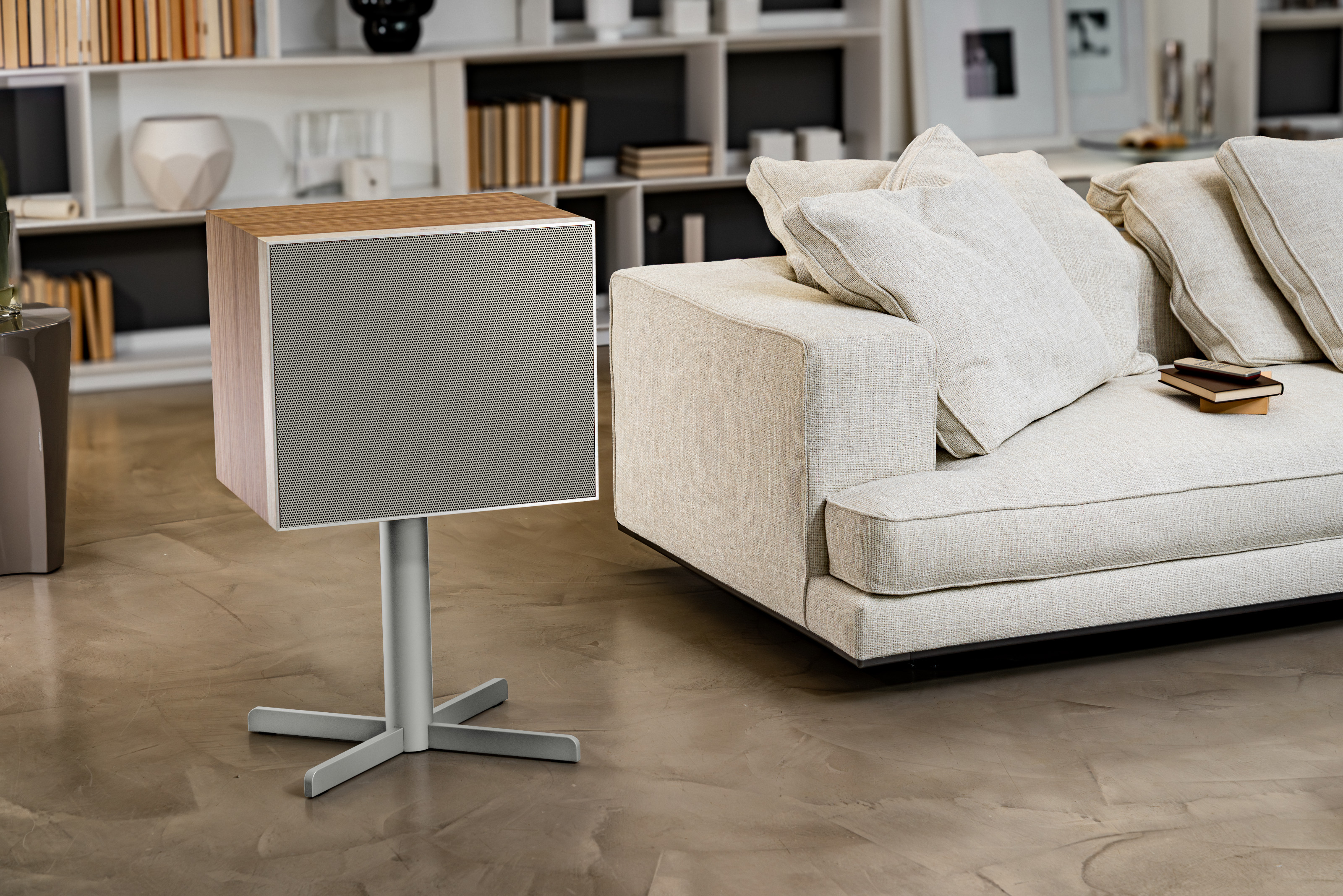 Geneva Lab DeCon/XL speaker in oak and champagne