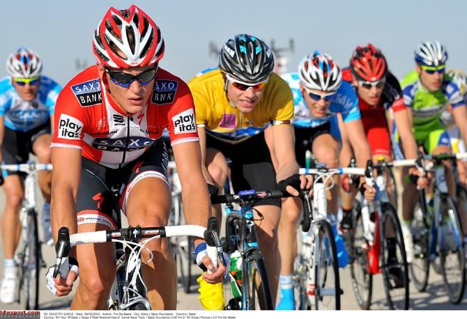 Matti Breschel leads Edvald Boasson Hagen in an echelon on stage 2