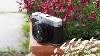 Fujifilm X-E4 deals