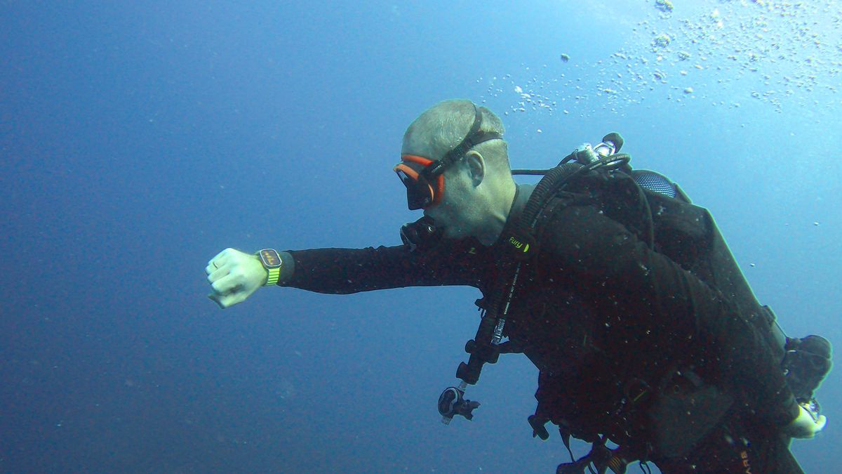 Apple Watch Ultra tested during dive