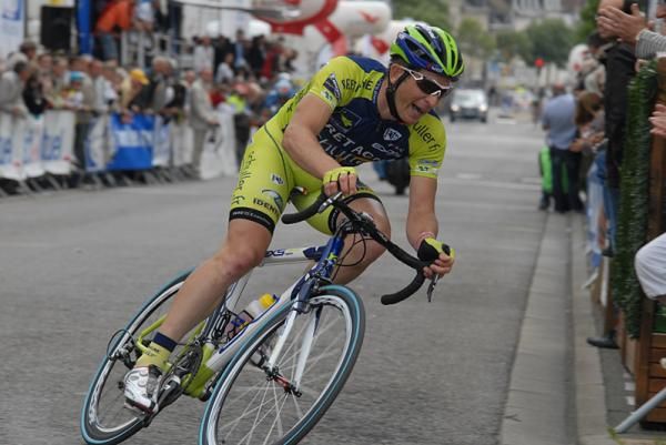 Jean Luc Delpech goes for it at the end of the stage.