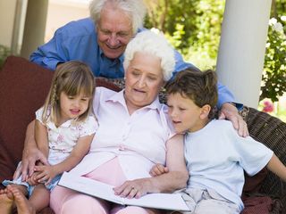 The breakdown of pigment-producing cells causes old people's hair to turn gray or white. Credit: Monkey Business Images | Dreamstime