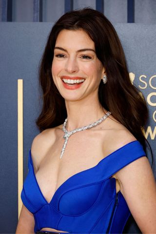 Anne Hathaway at The SAG Awards 2024 GettyImages-2036450286