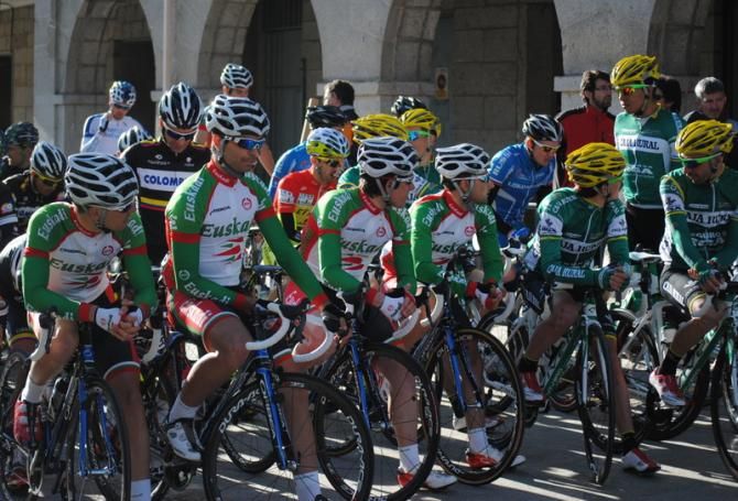 Euskadi and Caja Rural at the start