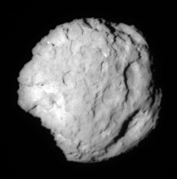 The Stardust spacecraft flew by Comet Wild 2 on Jan. 2, 2004. This image is the closest short exposure of the comet.