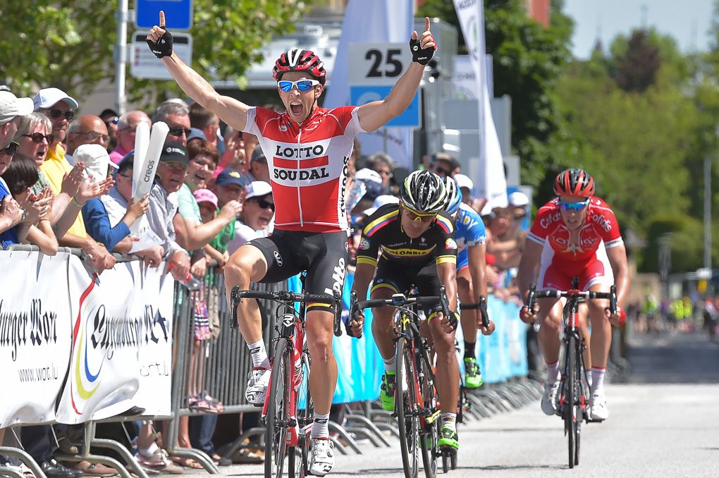 Sean De Bie wins stage 4.