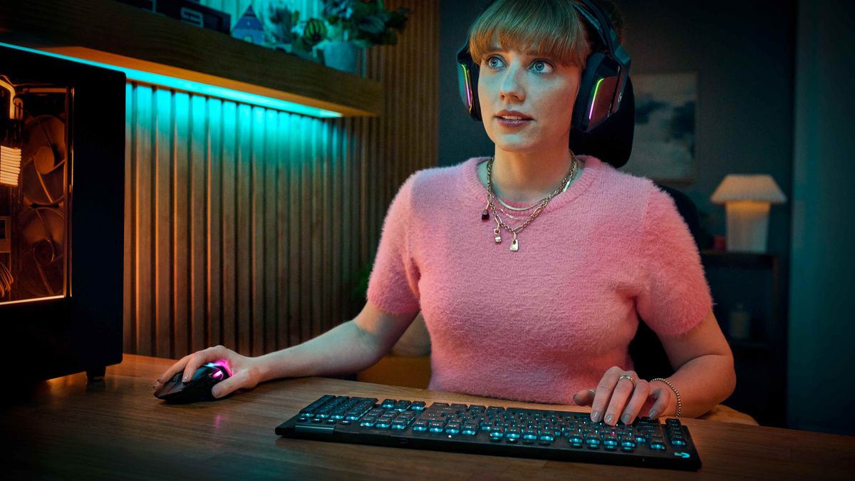 Image of the Logitech G915 X LIGHTSPEED gaming keyboard.