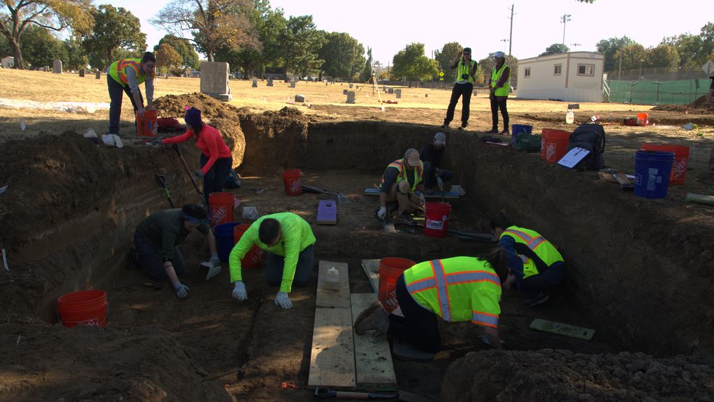 24 Unmarked Graves Might Belong To Victims Of 1921 Tulsa Race Massacre ...