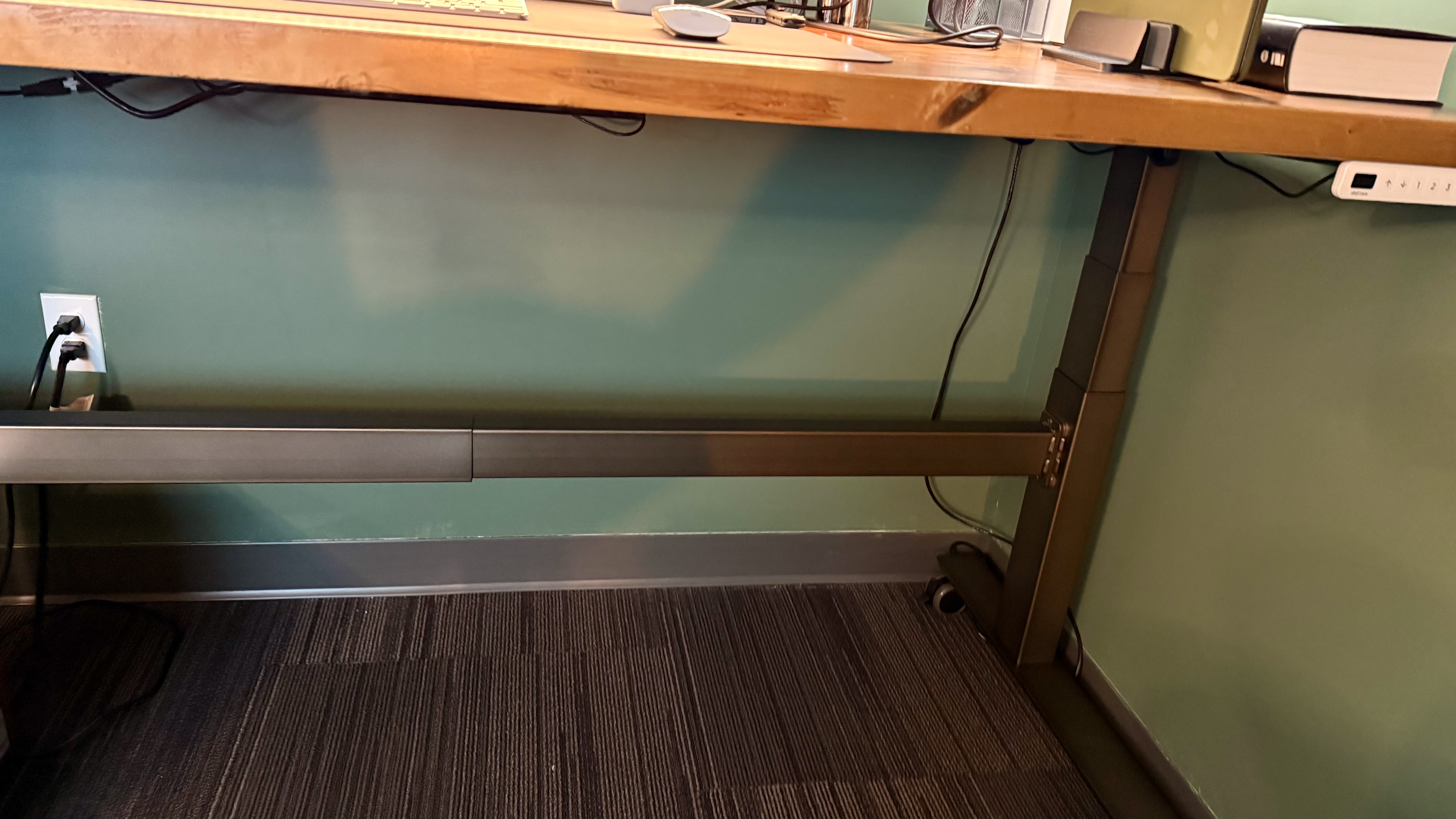 Uplift V2 Commercial 2-Leg Standing Desk