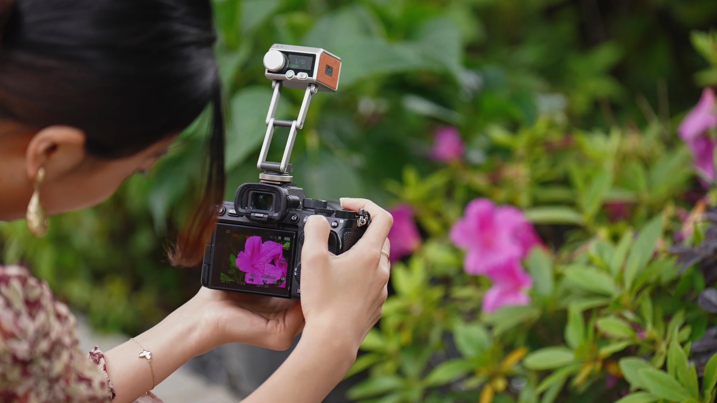 Harlowe Pocket Flash Adds Legs for Better Portraits