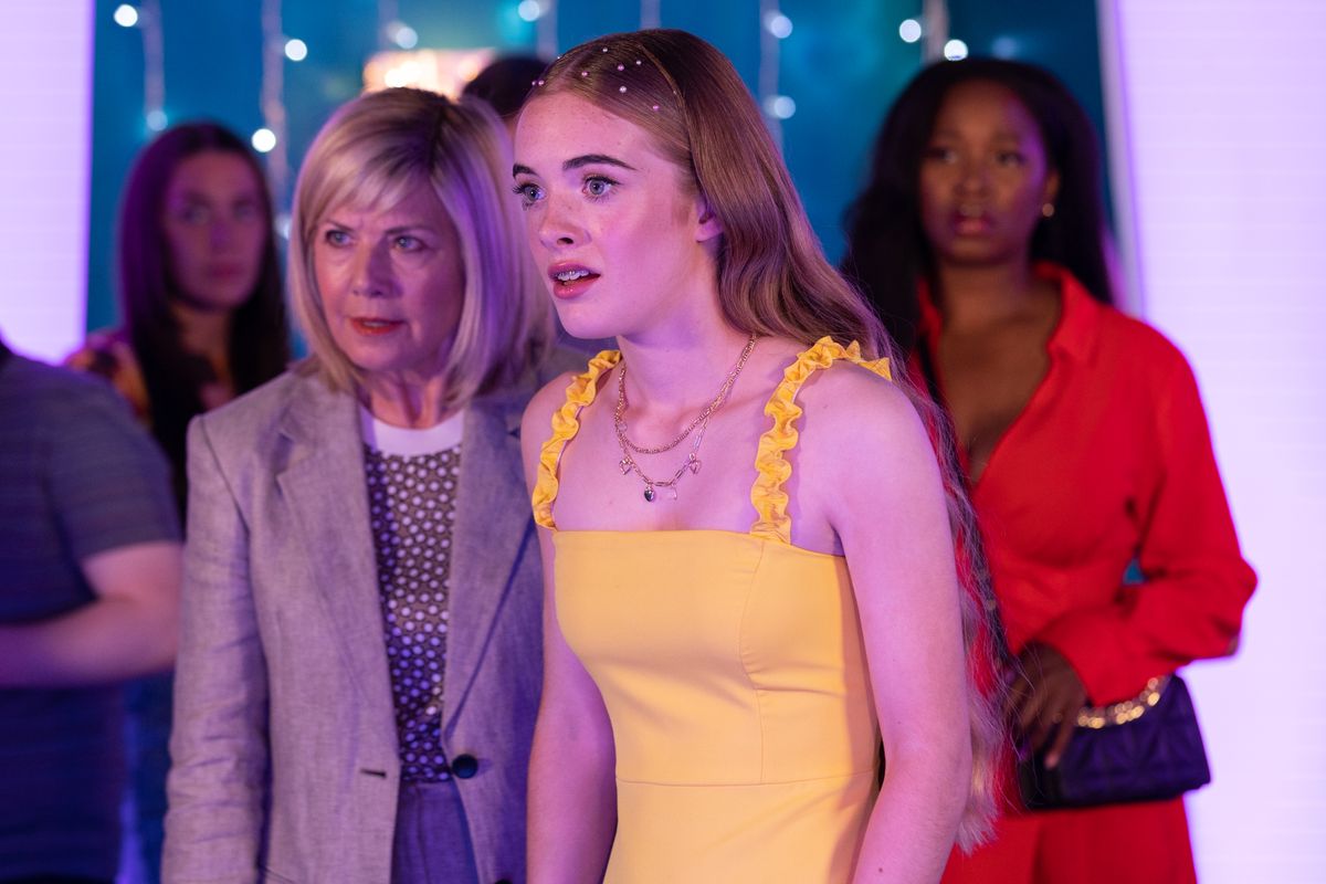 Ella Richardson has drama at her sixteenth birthday party in Hollyoaks. 