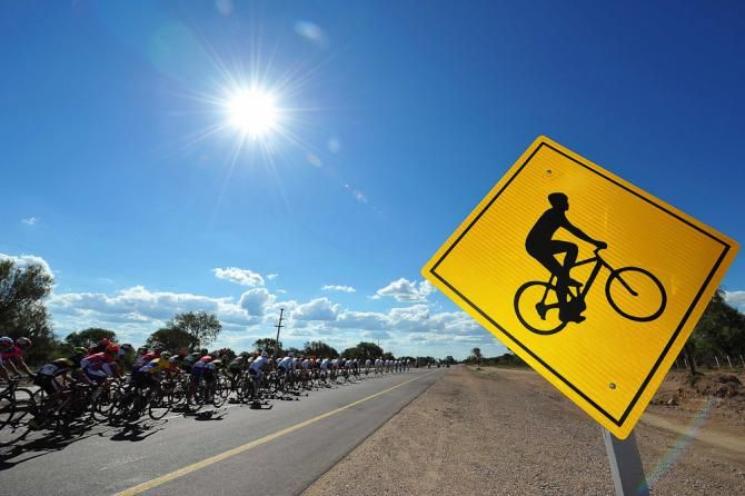 The late afternoon sun beats down on the peloton.