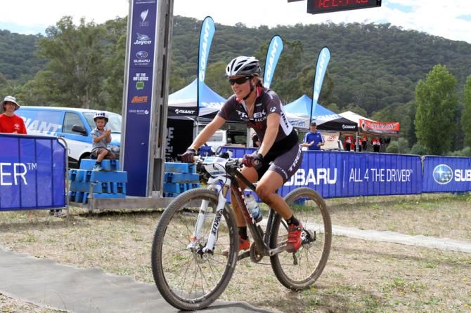 Bec Henderson wins the elite women's cross country