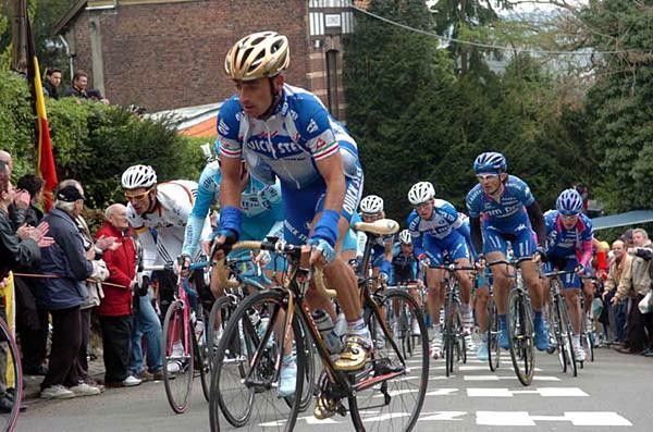 Paolo Bettini (Quick.Step) riding up the Mur