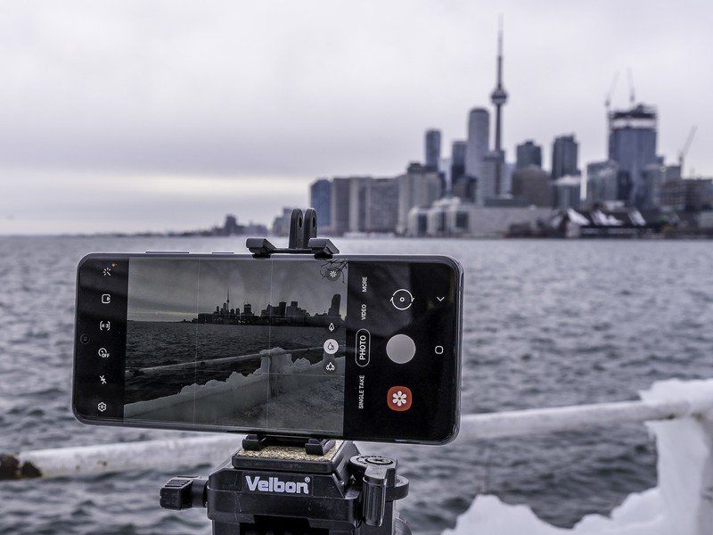 How to properly stabilize your phone when taking photos and videos