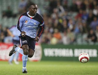 Dwight York in action for Sydney FC against New Zealand Knights in October 2005.