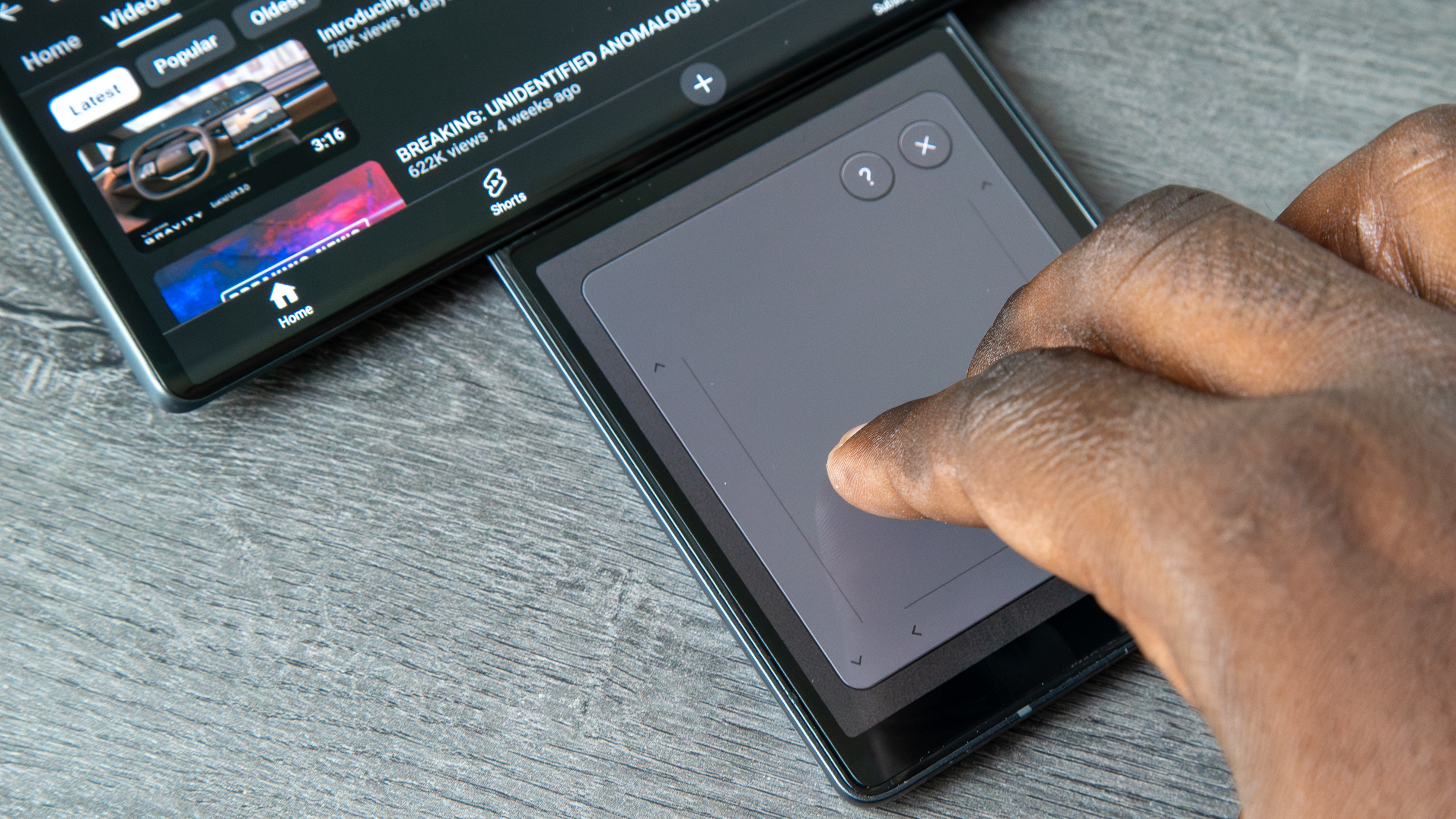 The LG Wing mouse function on the Second Screen
