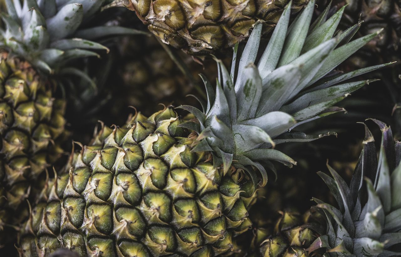 how to cut a pineapple