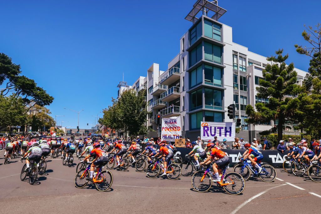 Riders compete in the women's elite cycling event of the 2025 Cadel Evans Great Ocean Road Race in Geelong on February 1, 2025. (Photo by CHRIS PUTNAM / AFP) / -- IMAGE RESTRICTED TO EDITORIAL USE - STRICTLY NO COMMERCIAL USE --