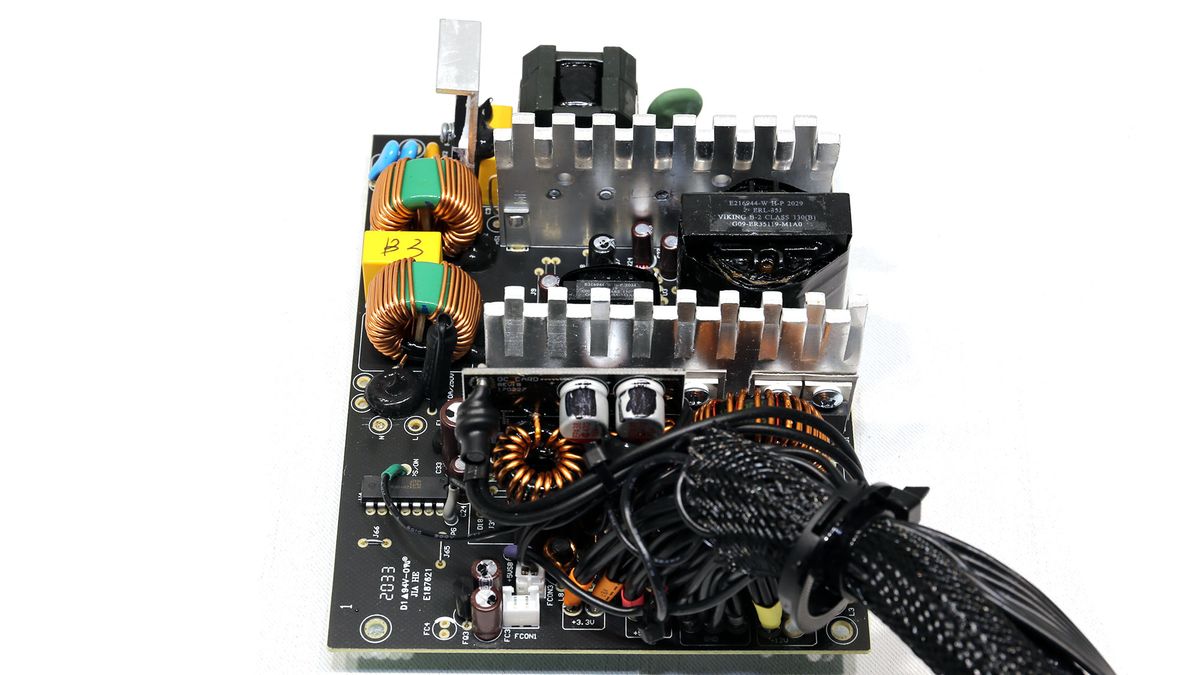 XPG Pylon 550W