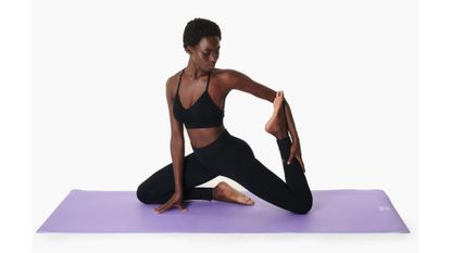 Sweaty Betty Super Grip Yoga Mat review: image shows woman using yoga mat