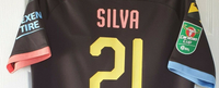 在eBay上购买一件大卫·席尔瓦2020年联赛杯决赛球衣