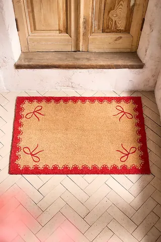 Scalloped Bow Coir Doormat