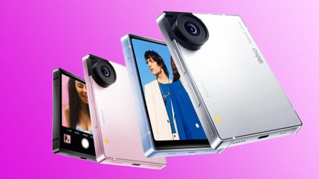 The Ikko MindOne Pro in four colours on a pink gradient background