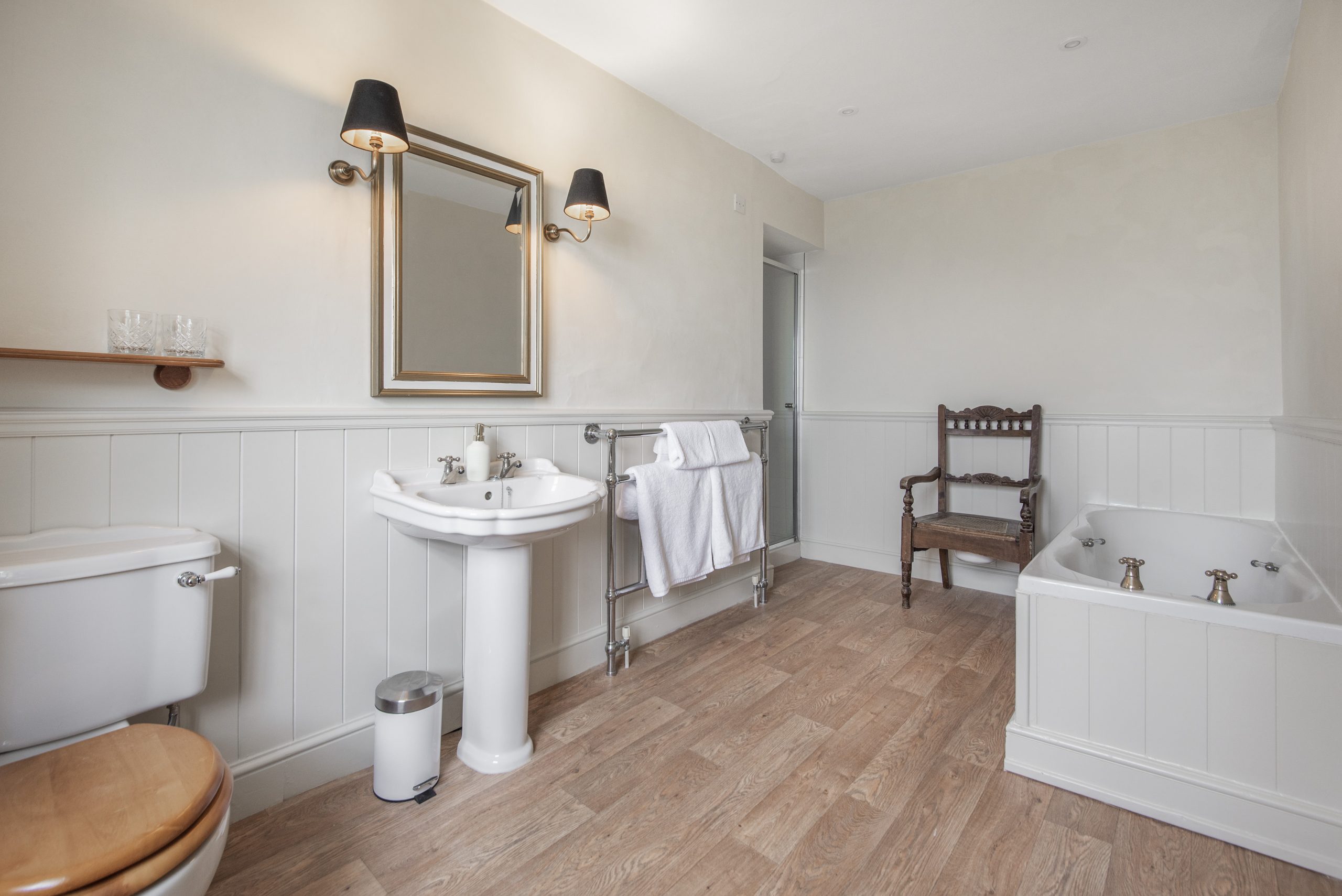 Emmetts-Grange-Exeter-Knight-Frank-%C2%A36500000-12-scaled.jpg