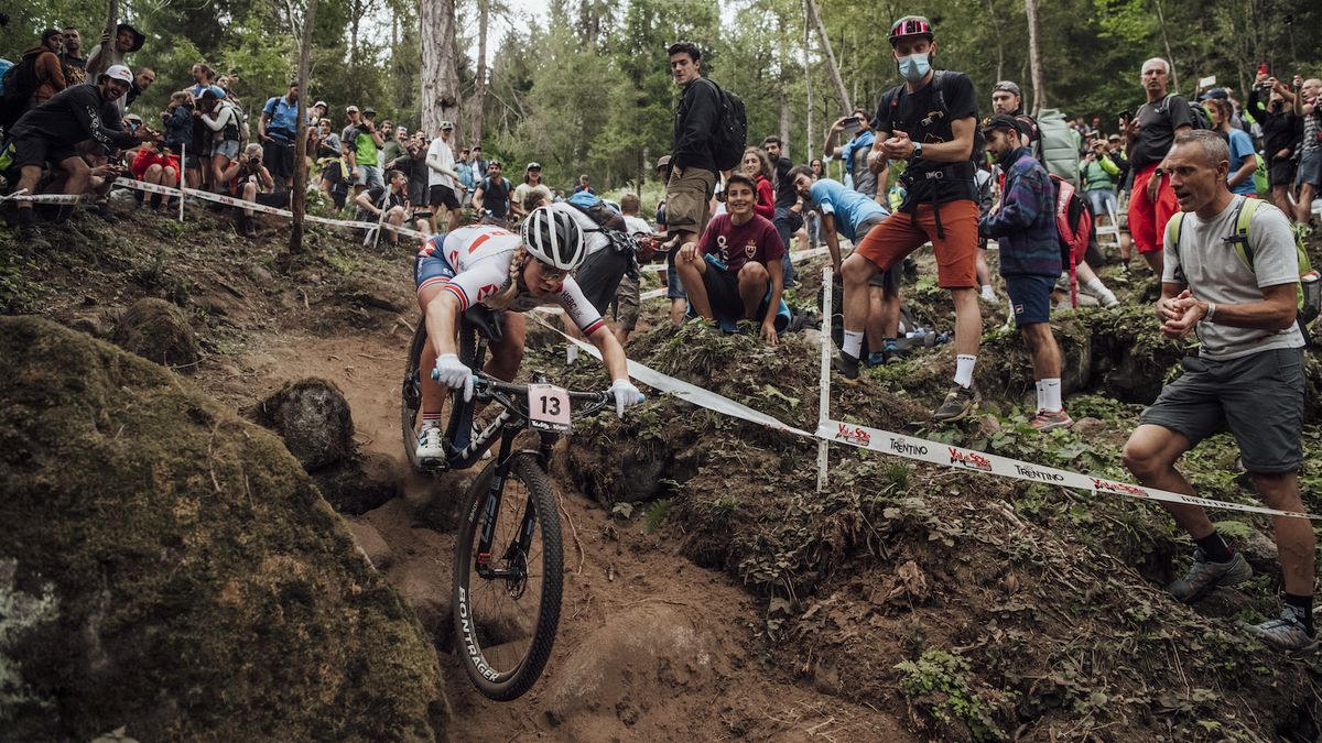 Evie Richards rides a technical downhill at the Val di Sole World Championships 2021