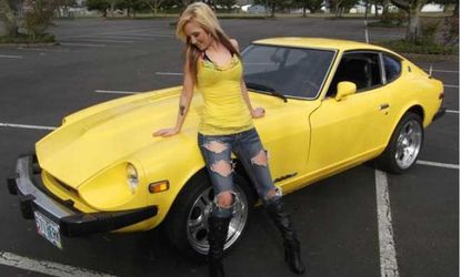 Lexxa Ridley strikes the classic car-babe pose in a photo posted on her Dad's eBay listing for his 1977 Datsun.
