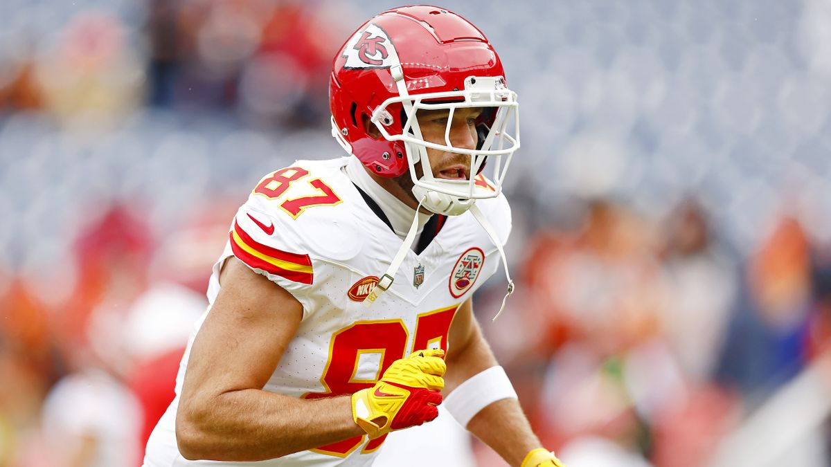  Travis Kelce #87 of the Kansas City Chiefs warms up ahead of Chiefs vs Dolphins