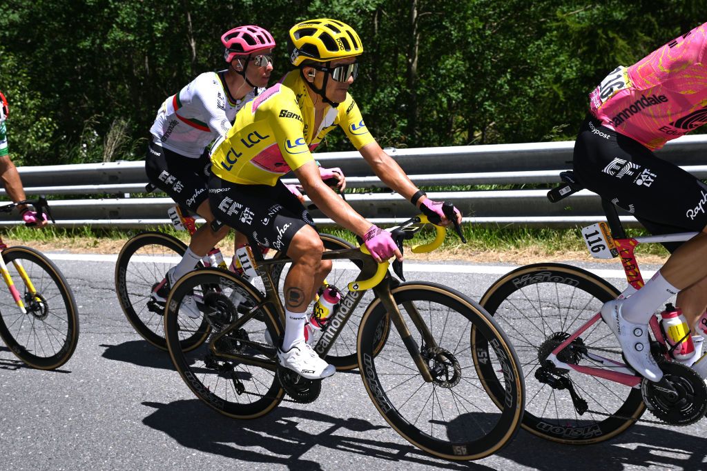 VALLOIRE FRANCE JULY 02 Richard Carapaz of Ecuador and Team EF Education EasyPost Yellow Leader Jersey competes during the 111th Tour de France 2024 Stage 4 a 1394km stage from Pinerolo to Valloire UCIWT on July 02 2024 in Valloire France Photo by Dario BelingheriGetty Images