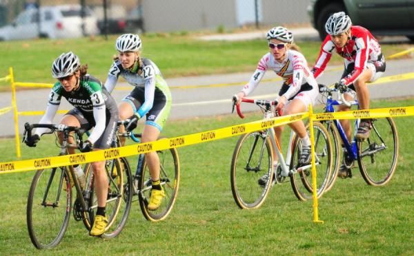 Mary McConneloug (Kenda-Seven-No Tubes) leading the heads of state on lap one