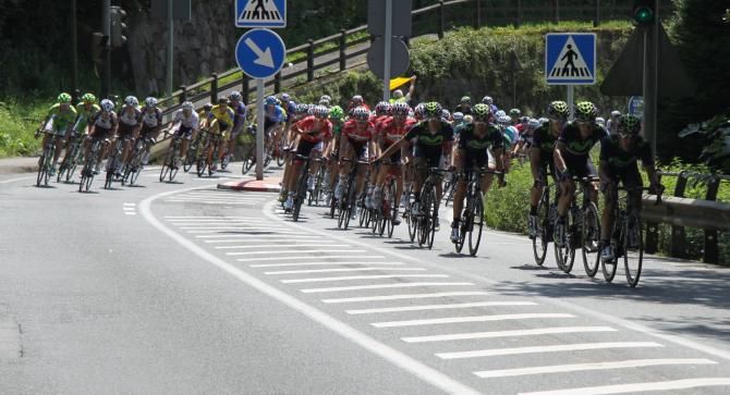The peloton in Clasica San Sebastian