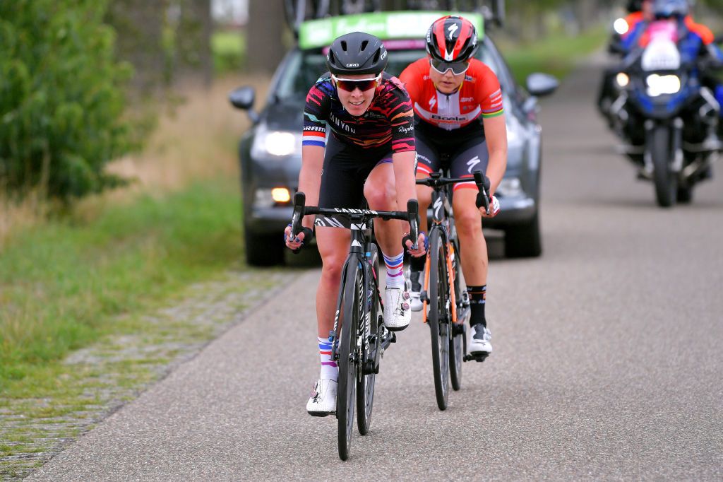 Hannah Barnes (Canyon-Sram) and Amalie Dideriksen (Boels-Dolmans) on the attack on stage 3