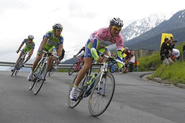 Ivan Basso on the descent of the Gavia