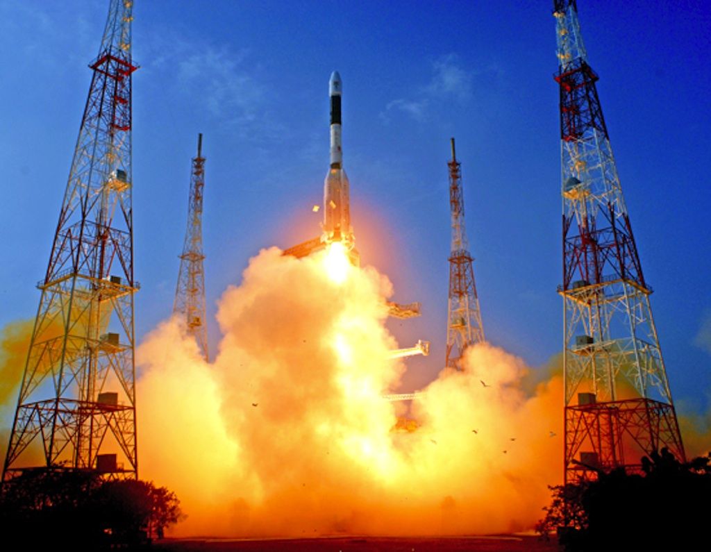Launch Photos India's Big Rocket Lifts Off with GSAT14 Satellite Space