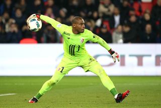 Vincent Enyeama in action for Lille against Paris Saint-Germain in 2017.