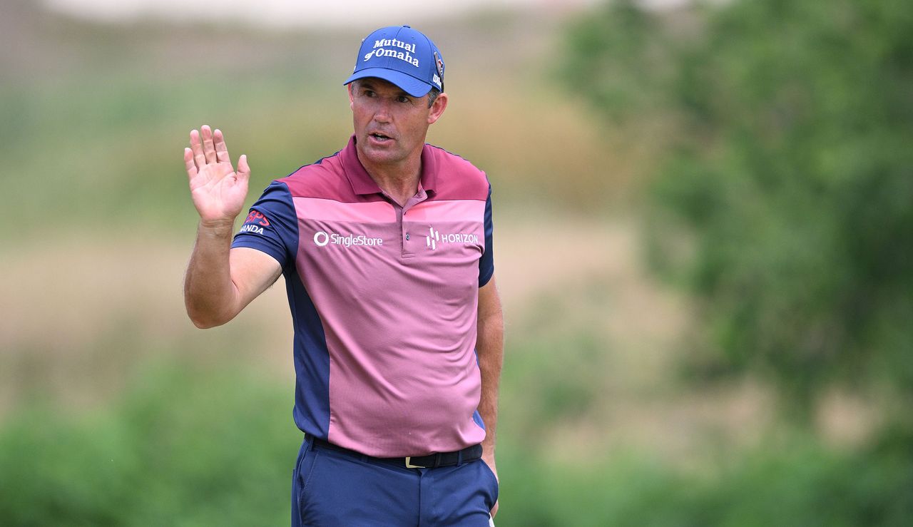 Harrington waves to the crowd after holing a putt