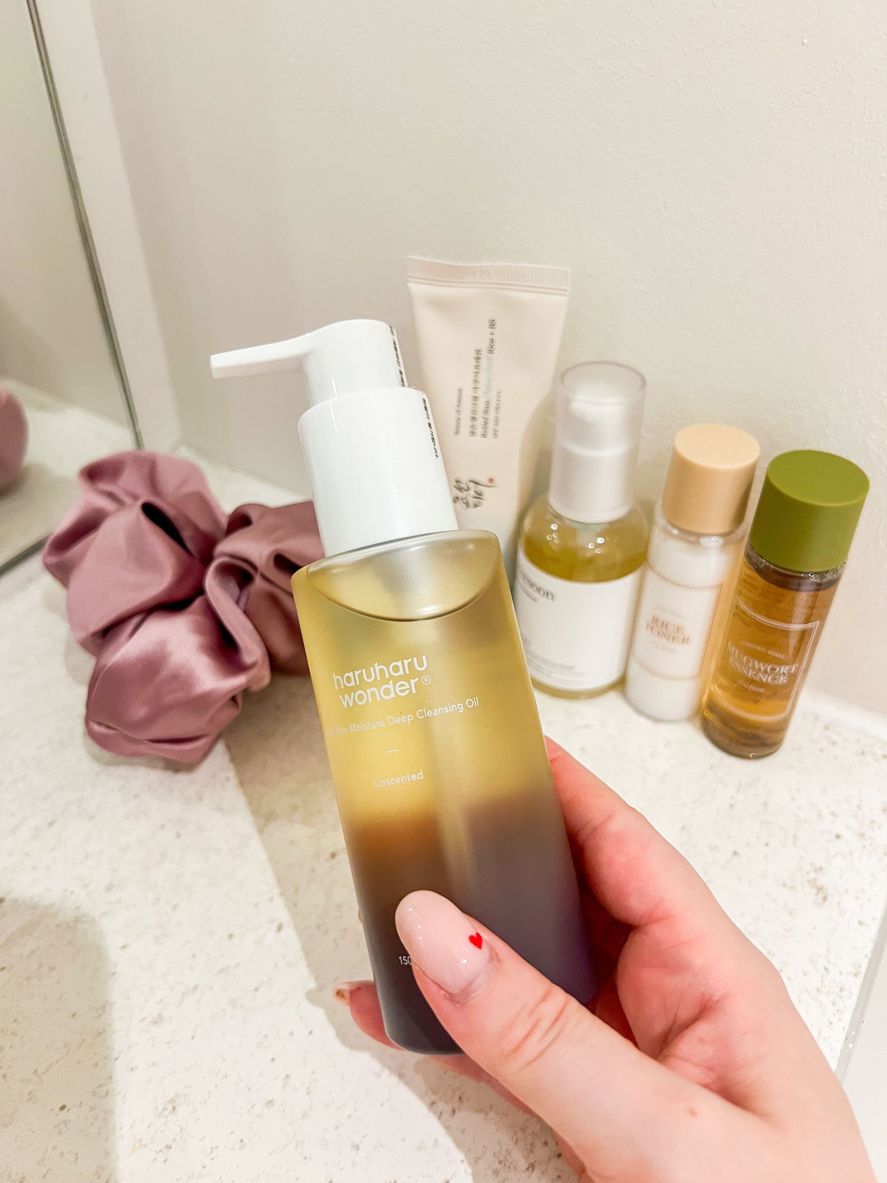 Image of Haruharu wonder Black Rice Cleansing Oil in front of other Korean Beauty products