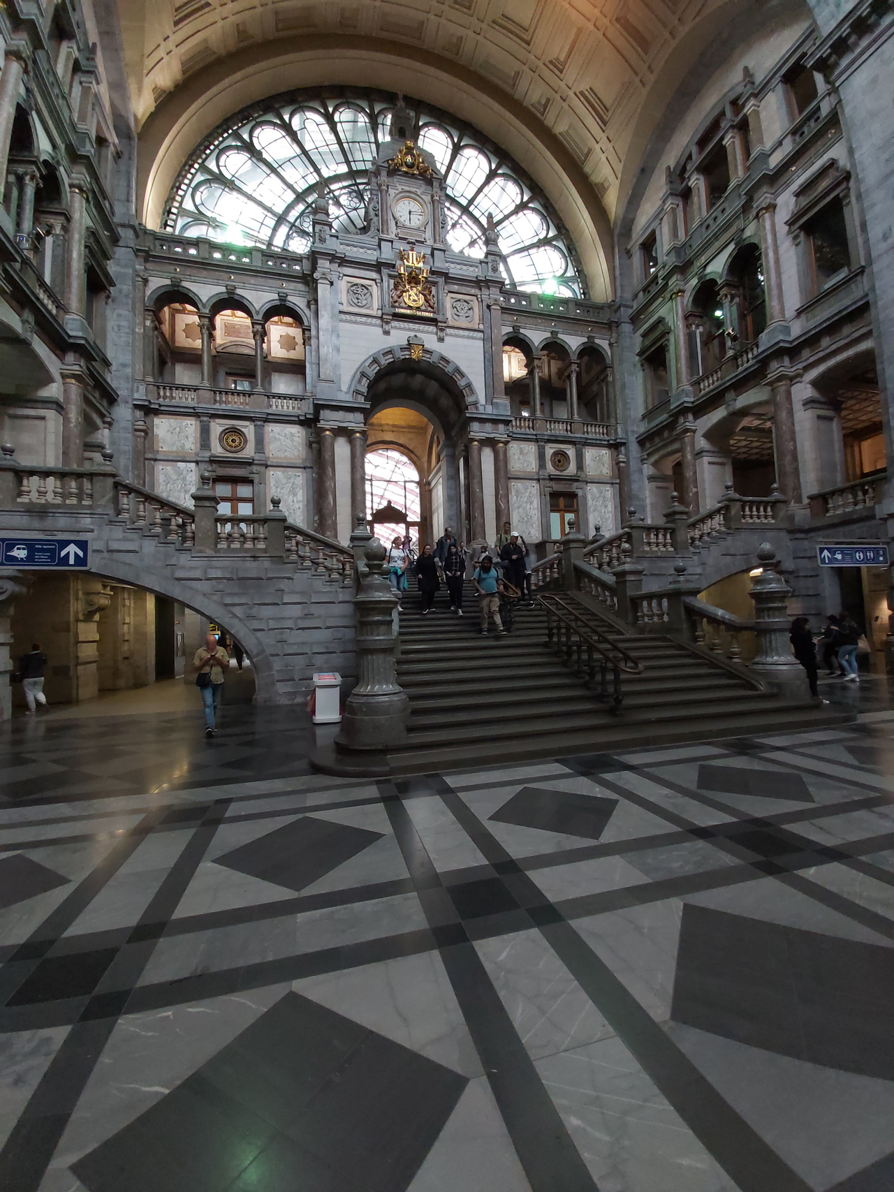 Een foto met de groothoeklens maakt het makkelijk om de hele ruimte vast te leggen, maar het geeft een soort van fish-eye-effect